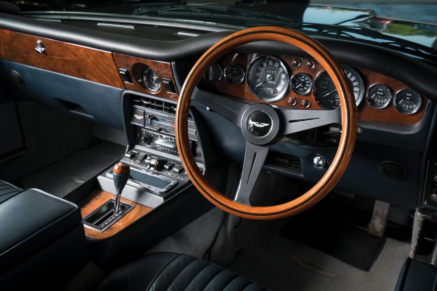 Торпедо Aston Martin V8 (Series II) 1972 года  (UK) (фото 4 из 12)
